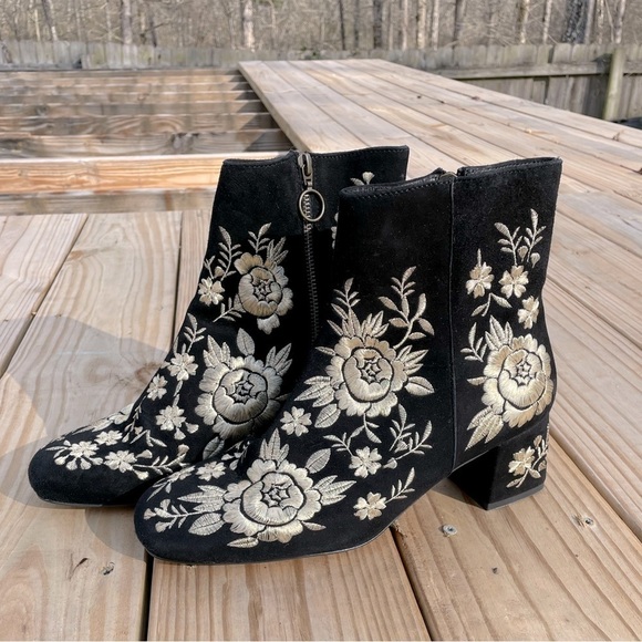 Johnny Was Retro Metallic Gold Embroidered Brocade Block Heel Boho Booties